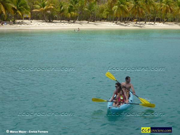 Un giro in canoa a Salt Whistle Bay